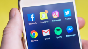 Kelebihan dan Kekurangan Media Sosial yang Perlu Anda Ketahui